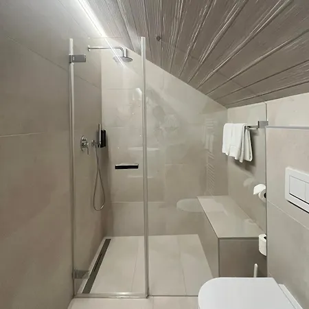 Hotel Castello Seeschloss, Lake & Pool Castle 4* אסקונה