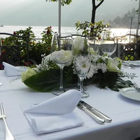 Hotel Castello Seeschloss, Lake & Pool Castle מלון
