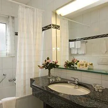 מלון Hotel Castello Seeschloss, Lake & Pool Castle אסקונה