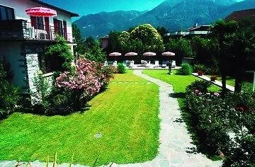 מלון Hotel Castello Seeschloss, Lake & Pool Castle 4*